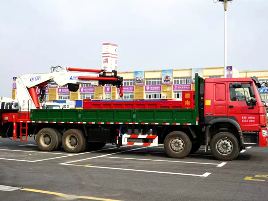 四軸重型隨車(chē)吊
