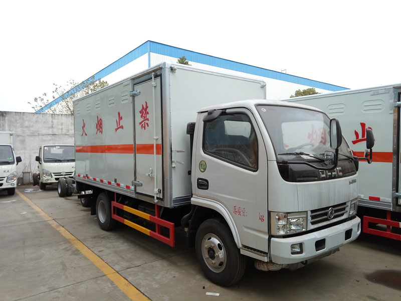 多利卡4.1米（藍(lán)牌）液體廂式車(chē)