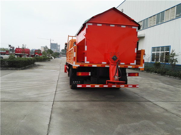 可上戶東風(fēng)145多功能除雪車(chē)