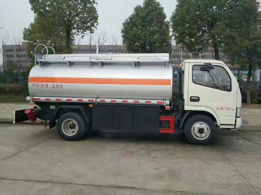  國(guó)五東風(fēng)5噸小型加油車(chē)