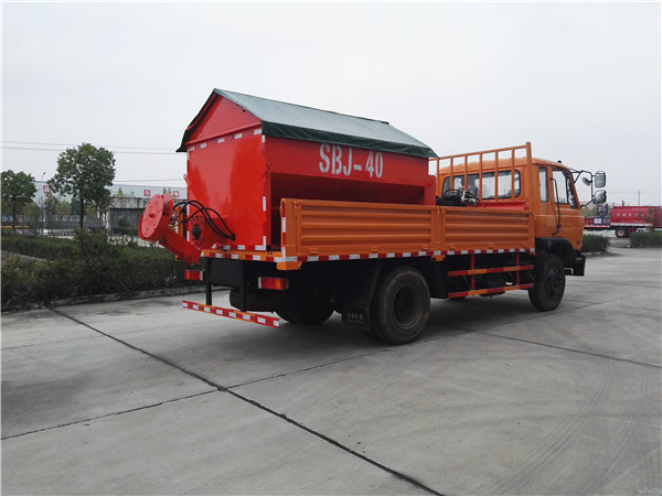 可上戶東風(fēng)145多功能除雪車(chē)