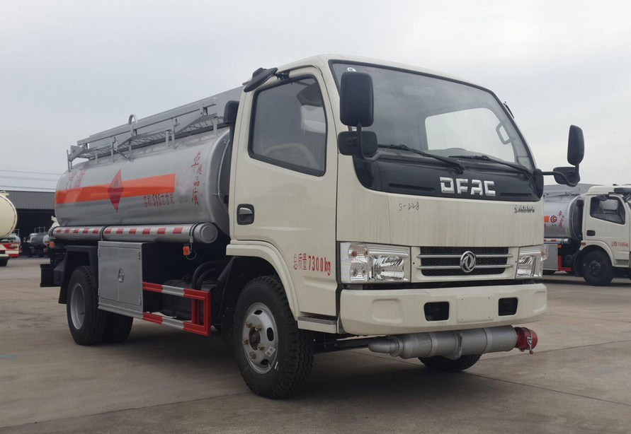  國(guó)五東風(fēng)5噸小型加油車(chē)