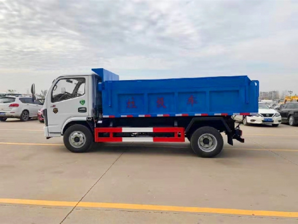 東風(fēng)小多利卡國(guó)六5方自卸翼展式垃圾車(chē)