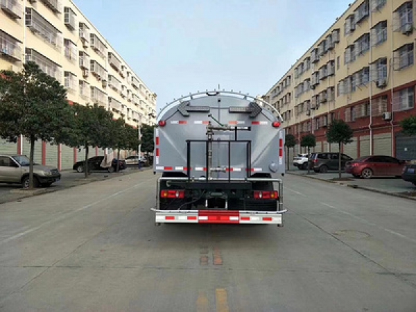 東風(fēng)天錦國(guó)六路面高壓清洗車
