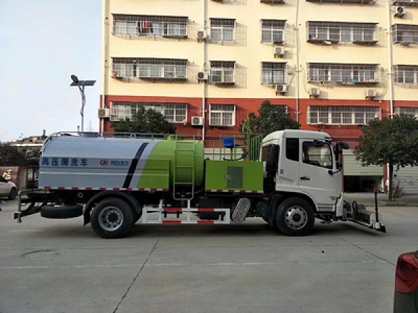 東風(fēng)天錦國(guó)六路面高壓清洗車