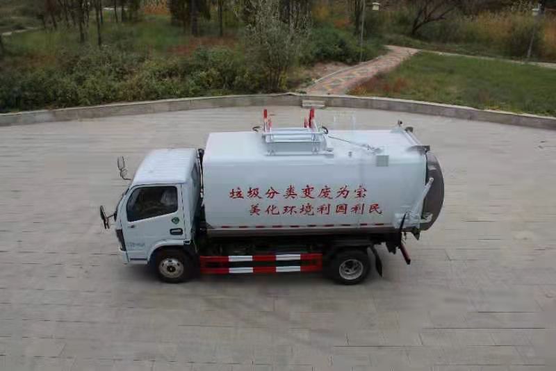 藍(lán)牌10立方掛桶垃圾車(chē)