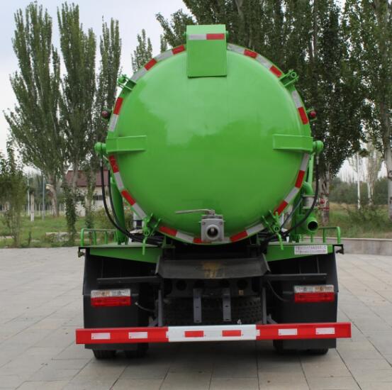 東風(fēng)多利卡8立方吸污車(chē)