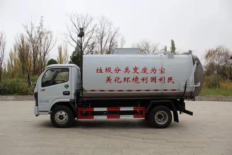 藍(lán)牌10立方掛桶垃圾車(chē)