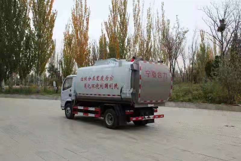 藍(lán)牌10立方掛桶垃圾車(chē)